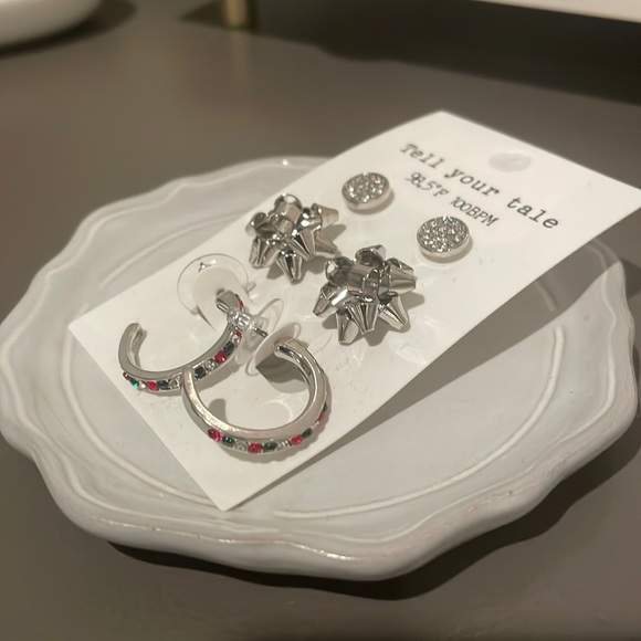 NWT Christmas Earrings Set - Picture 1 of 4